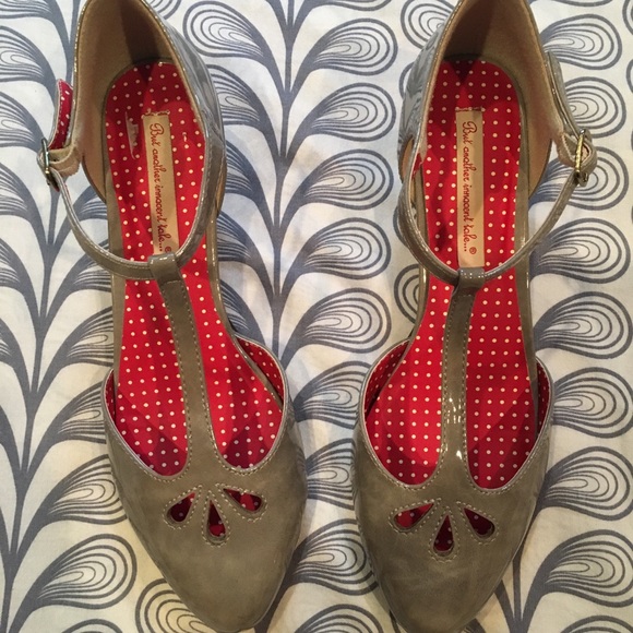 B.A.I.T. Mini Wedge Vintage inspired Shoes. Size 9 - Picture 5 of 8